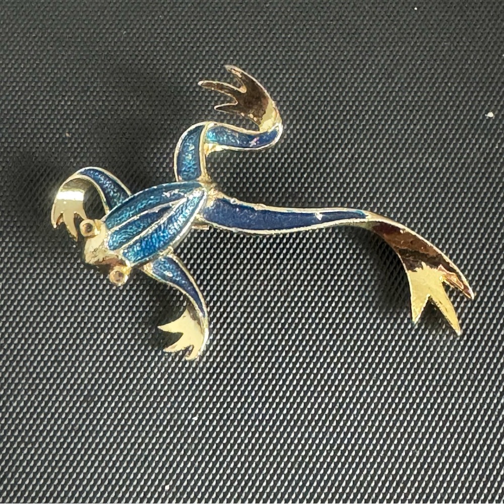 Vintage Gerry’s  Signed Brooch Pin Leaping Frog Gold Tone/Blue 2.5”x1.5”